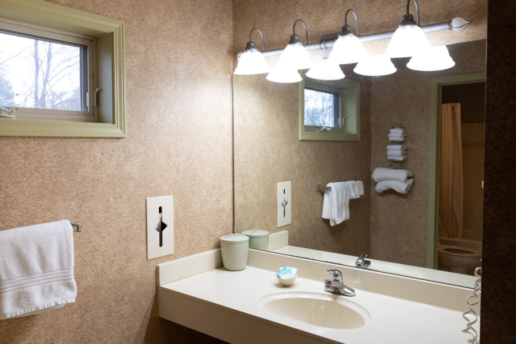 Photo of hotel-style bathroom vanity